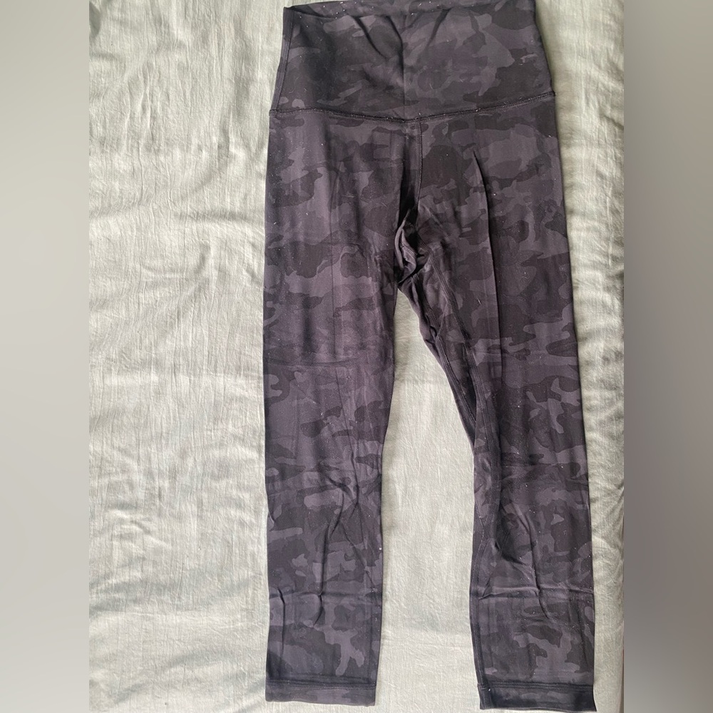Lululemon black camo cropped leggings size 4